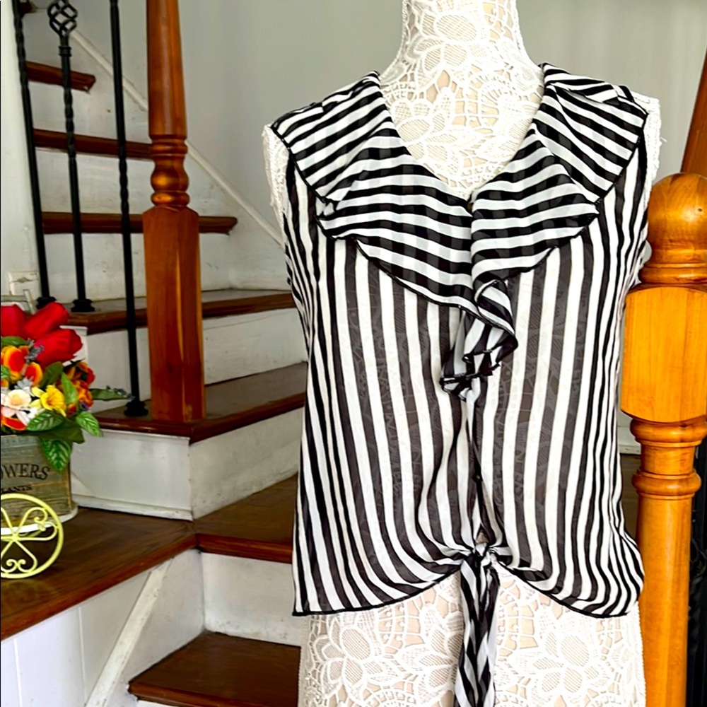 🎈3/$20 Rue 21 sheer striped black white top